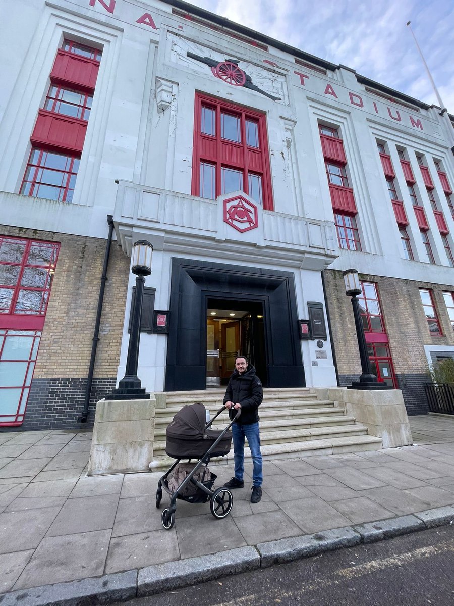 Danrjames_'s tweet photo. Little man’s first walk round the block 🔴⚪️ https://t.co/pnUyu4DOjy