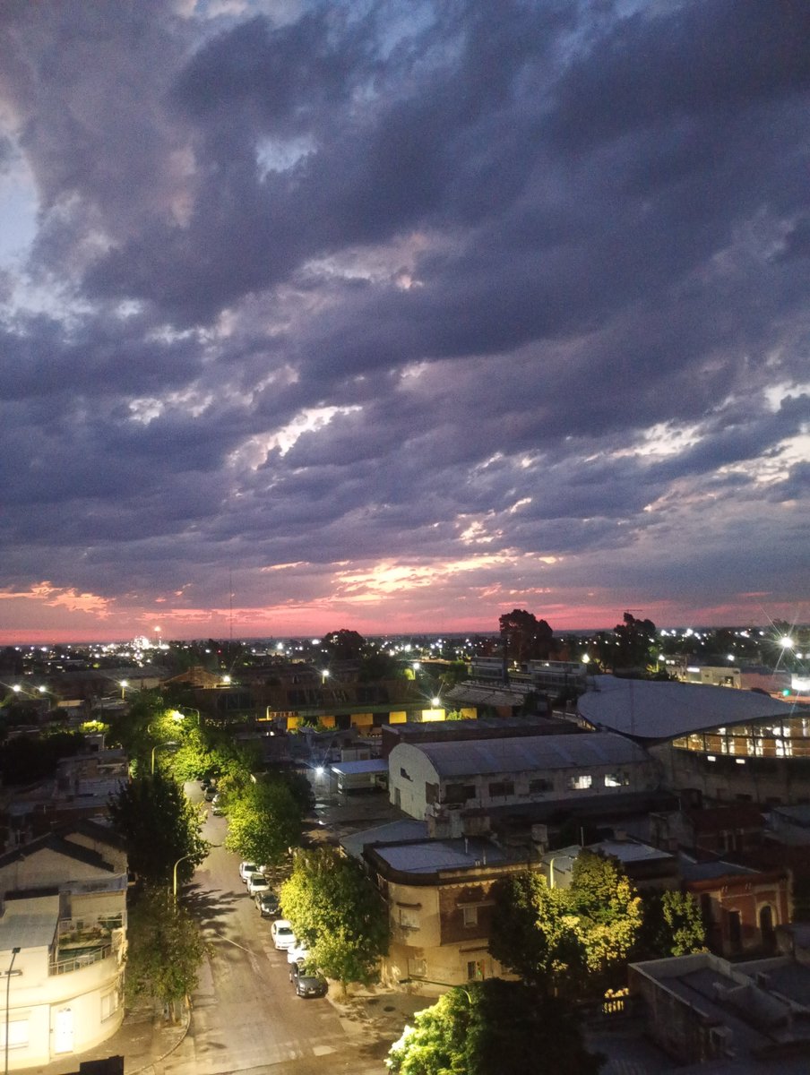 #ConcursoLaNueva 📷
Cae el sol en la ciudad
#BahiaBlanca ℹ️
#AlAtardecer 🌇
<a href="/lanuevaweb/">Diario La Nueva.</a> 🌐