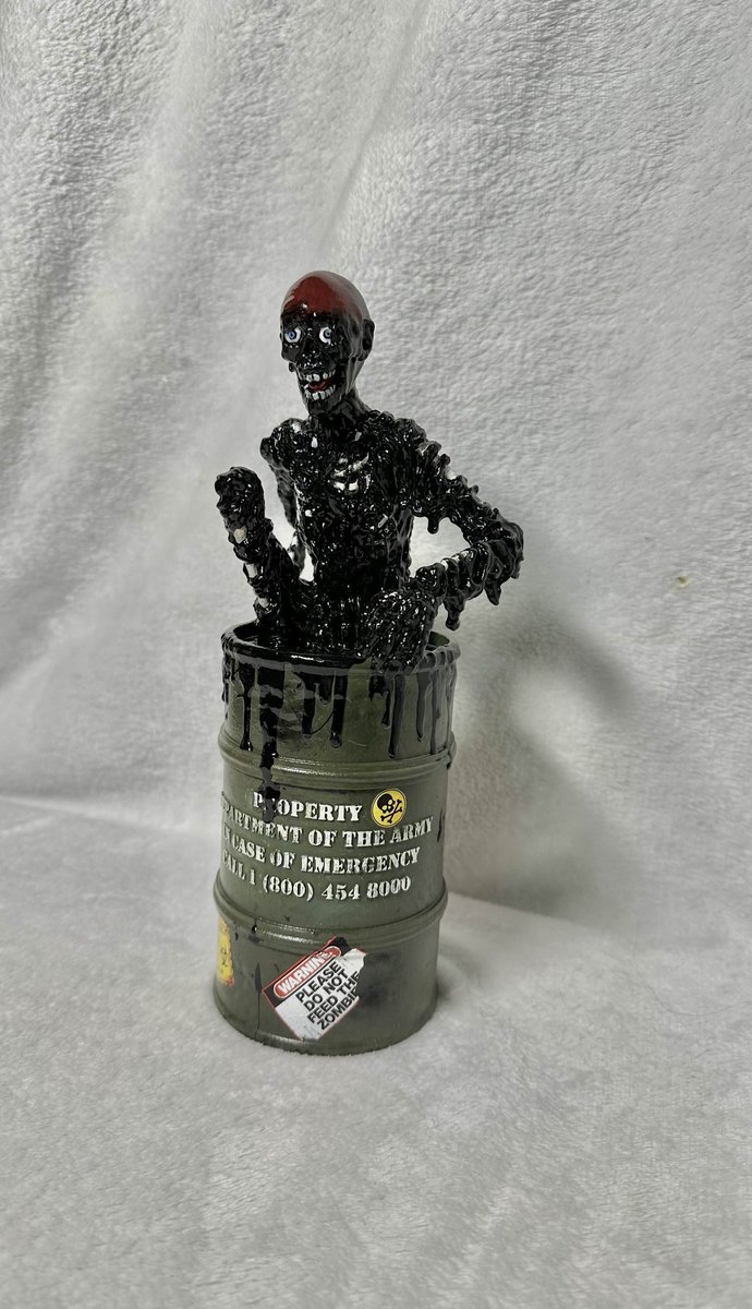 paintwithlinx's tweet photo. #horror #tarman https://t.co/VT5kfJkuHN
