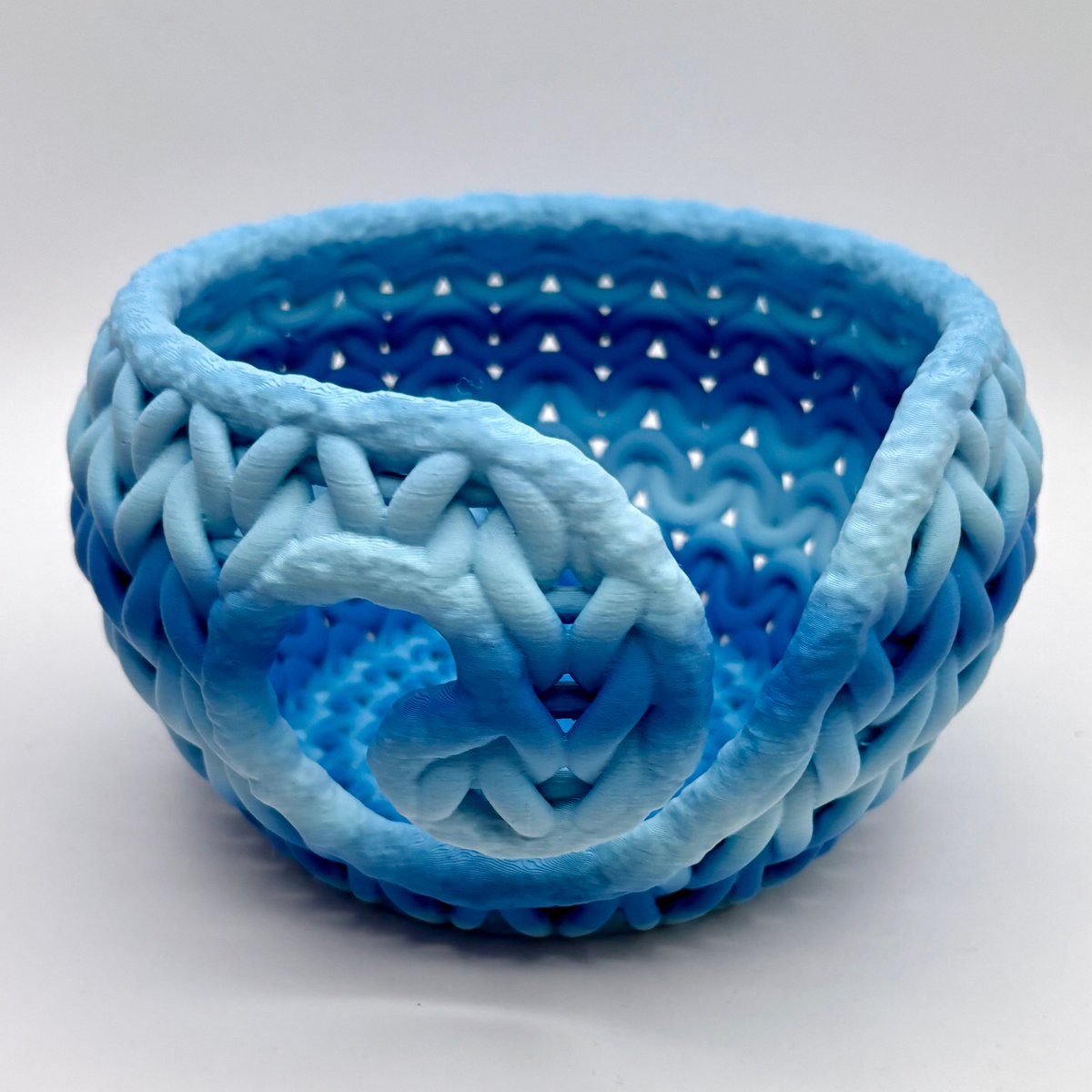 Liz B "pezliz" tweet media