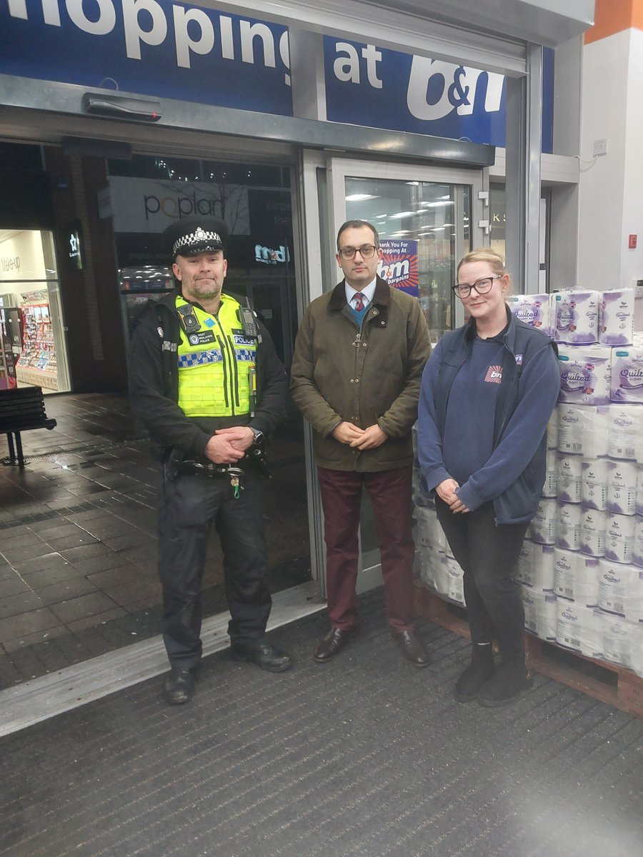 Shirley officers were joined on patrol by Dr Neil Shastri-Hurst today to talk with members of the community and retail staff around local concerns and issues impacting them. Whilst on patrol 2 shoplifters were detained after a foot chase and outcomes pending.