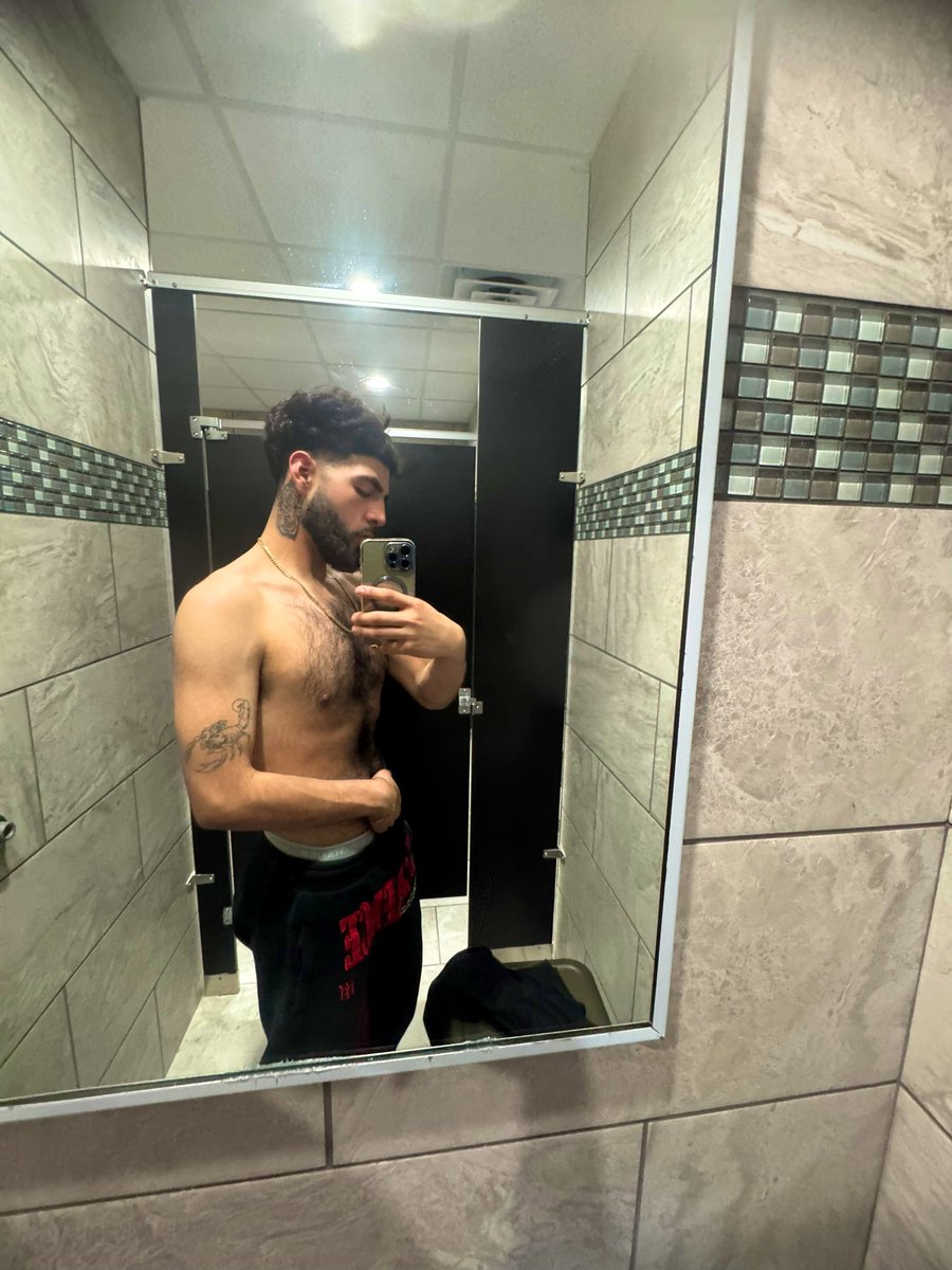 Aaron ひ tweet media