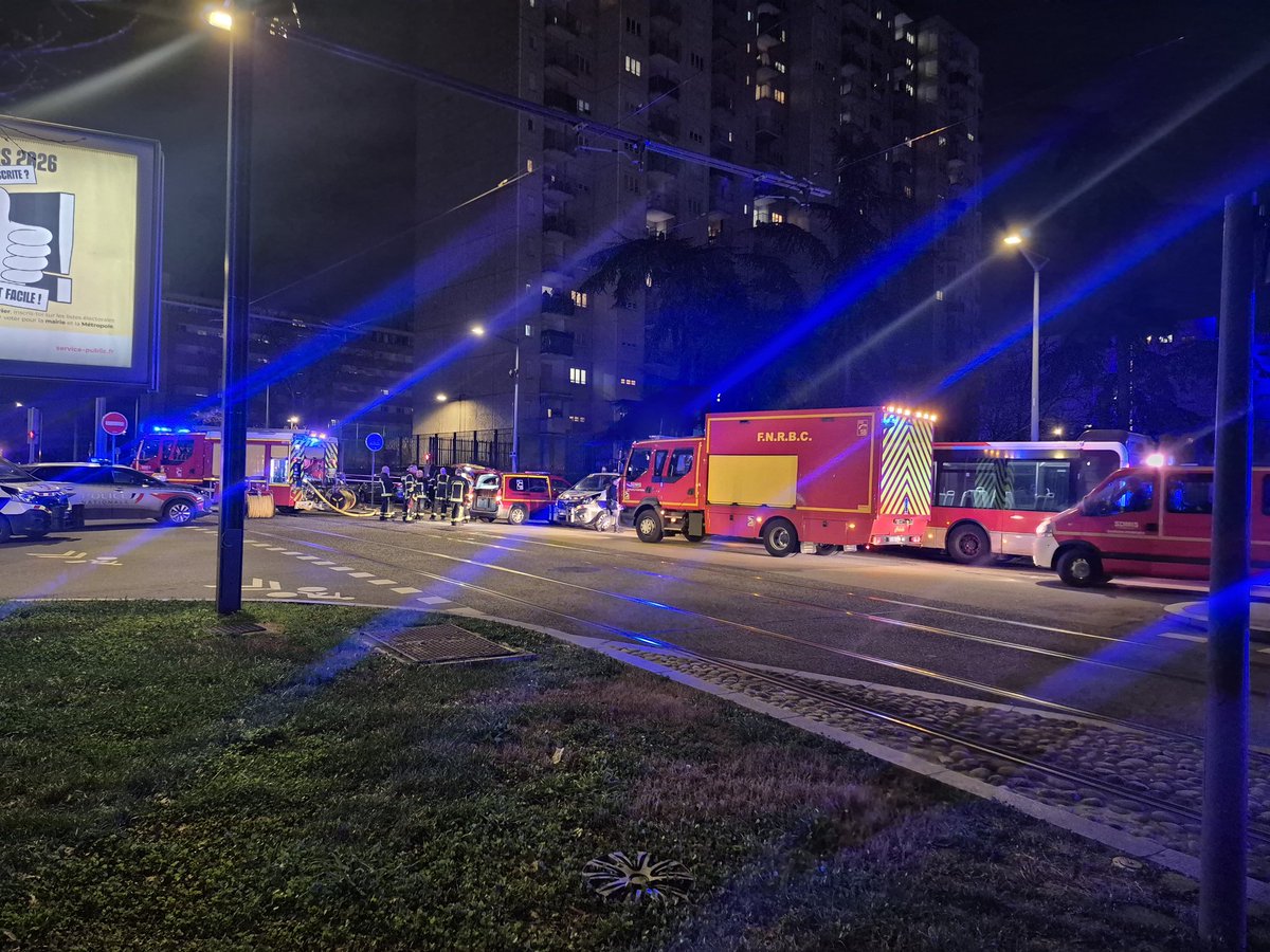 medaveprod's tweet image. Fuite de gaz à lyon 8 ème depuis environ  18h20 toujours en cours.
Secteur toujours bouclé. 

 #lyon