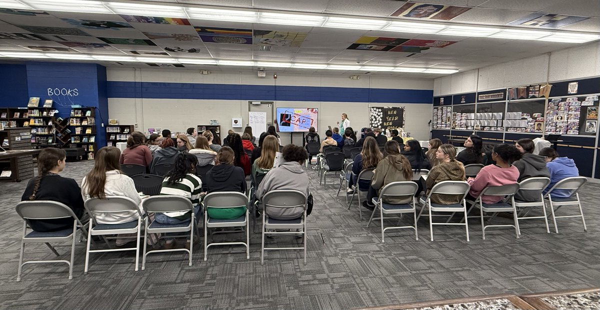 LibraryWMS's tweet photo. We had an amazing day in the WMS Library! We partnered with @WMS_Indians_PE  for the 2nd annual Health Showcase and then hosted the WMS Geography Bee.  Great work WMS Indians! https://t.co/pj7XsvIcde