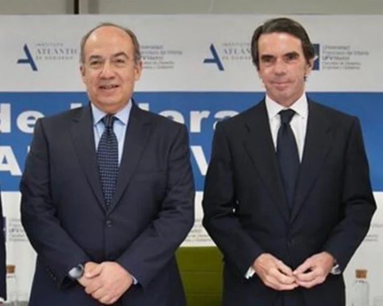 Hace apenas unas horas, trascendió que José María Aznar, expresidente de derecha español, amigo íntimo y jefe profesional del expresidente Felipe Calderón, aparece en los papeles de Epstein.

Aznar es, precisamente, quién tiene a Calderón escondido y contratado en Madrid.