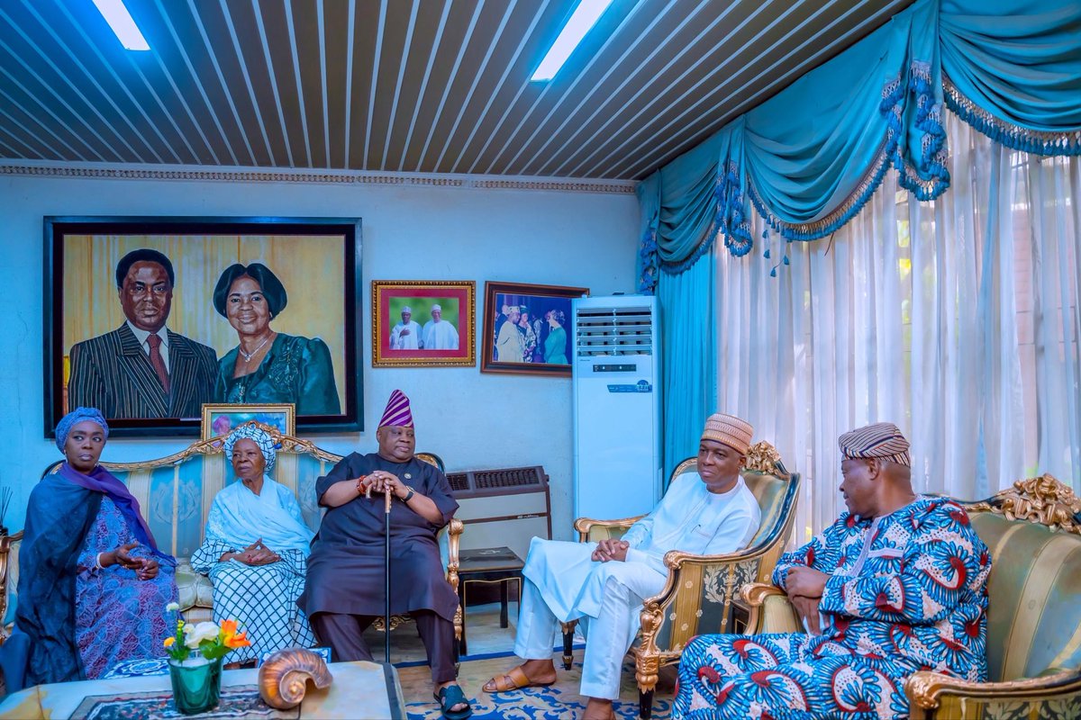 AAdeleke_01's tweet photo. Today, in the company of my elder brother, Dr. Adedeji Adeleke, I paid a condolence visit to the Saraki and Ojora families over the passing of Otunba Adekunle Ojora, the Otunba of Lagos and Lisa of Ife, who passed on at the age of 93. I wished the late Otunba eternal rest and prayed that Almighty God grants the family the fortitude to bear this irreparable loss.