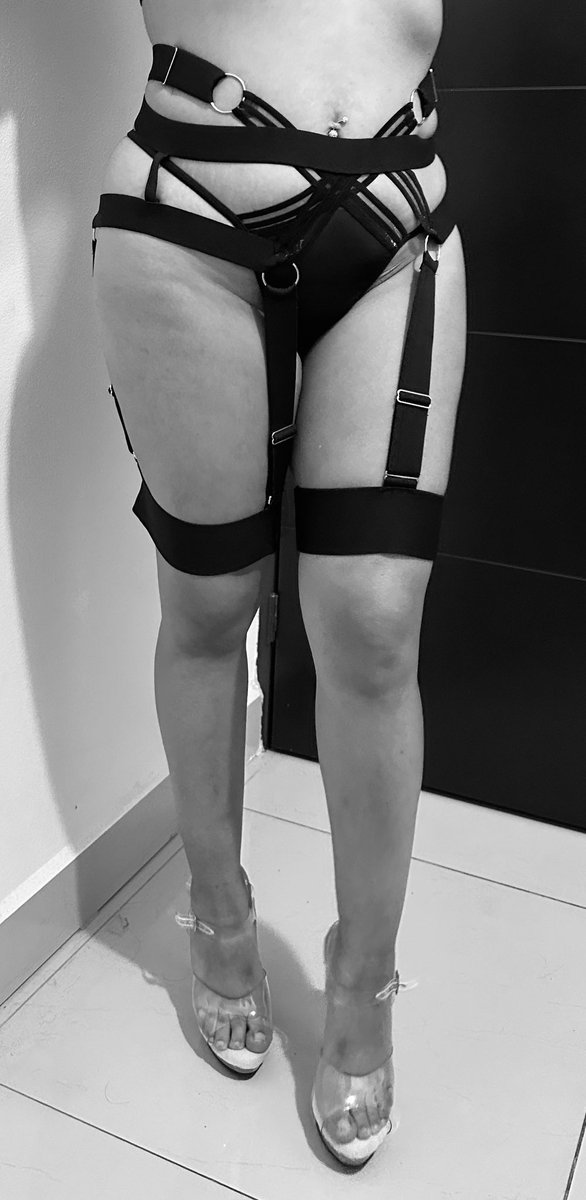 Que agradable regalo de esta hermosa y sexy mujer <a href="/PaolaGa69277393/">Paolabusca...</a> los tacones,la lencería, ojalá me envíe la foto completa 😈🤤😈🤤😈