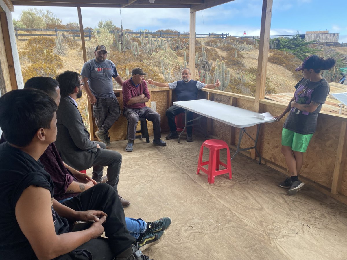 daniel_nunez_a's tweet photo. Seguimos trabajando para tratar de impedir el desalojo de los pescadores que viven y trabajan en Puerto Manso.

Hoy mi equipo visitó la caleta para analizar los pasos a seguir.

La ley debe proteger a las comunidades, no expulsarlas. https://t.co/5IYezkVTGx