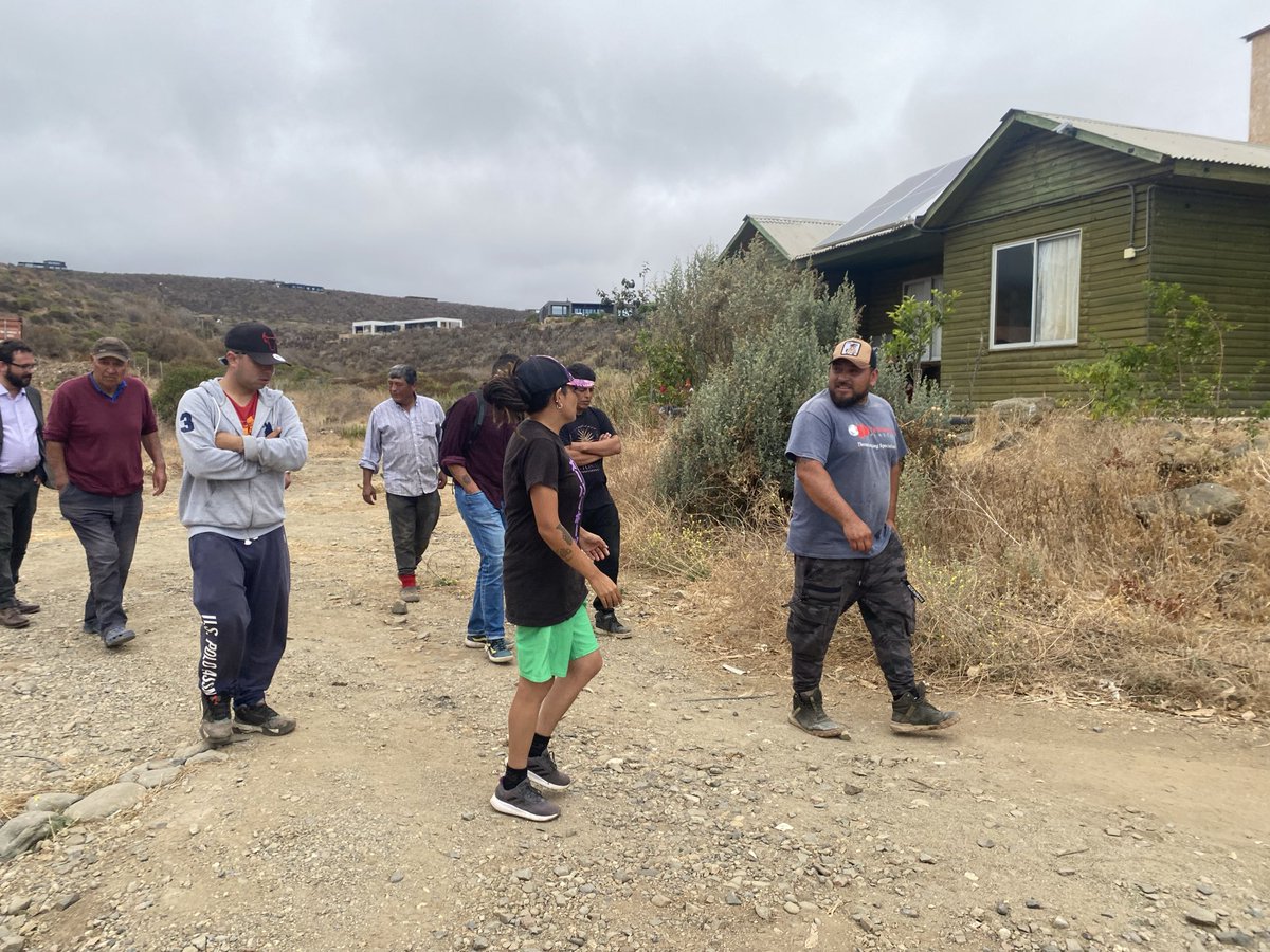 daniel_nunez_a's tweet photo. Seguimos trabajando para tratar de impedir el desalojo de los pescadores que viven y trabajan en Puerto Manso.

Hoy mi equipo visitó la caleta para analizar los pasos a seguir.

La ley debe proteger a las comunidades, no expulsarlas. https://t.co/5IYezkVTGx