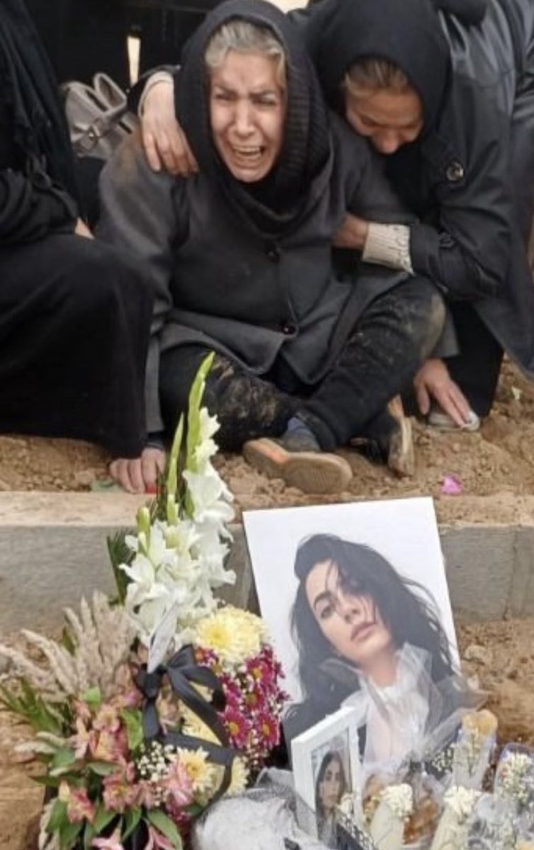 AlinejadMasih's tweet image. The loudest “women’s rights” voices @AOC went quiet during Iran’s blackout.
She was busy fighting a man.
That man was busy exposing a massacre by providing Starlink to  Iranians. 
Very heartbroken when I see this, 
this should have shaken every so-called women’s rights leader.