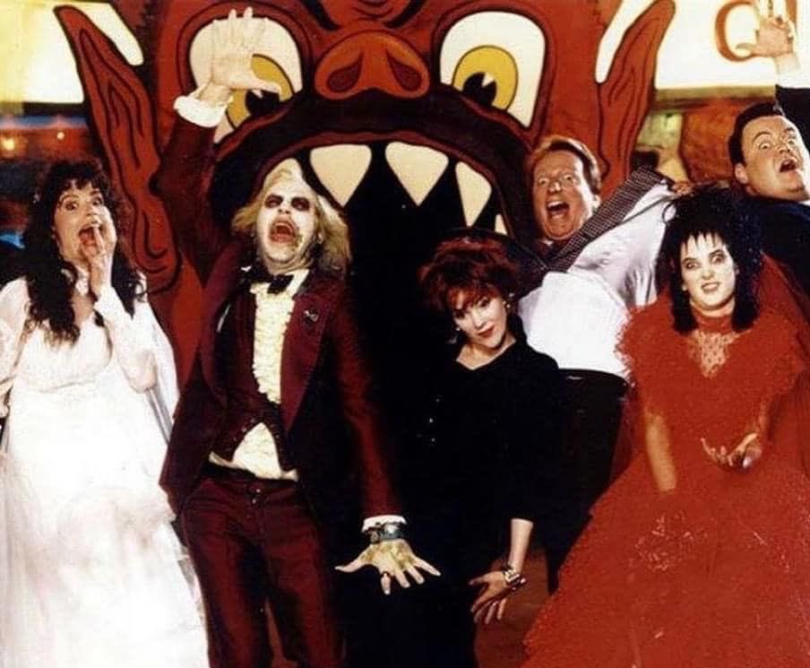 friendsbuffays's tweet image. Behind the scenes of Beetlejuice (1988)