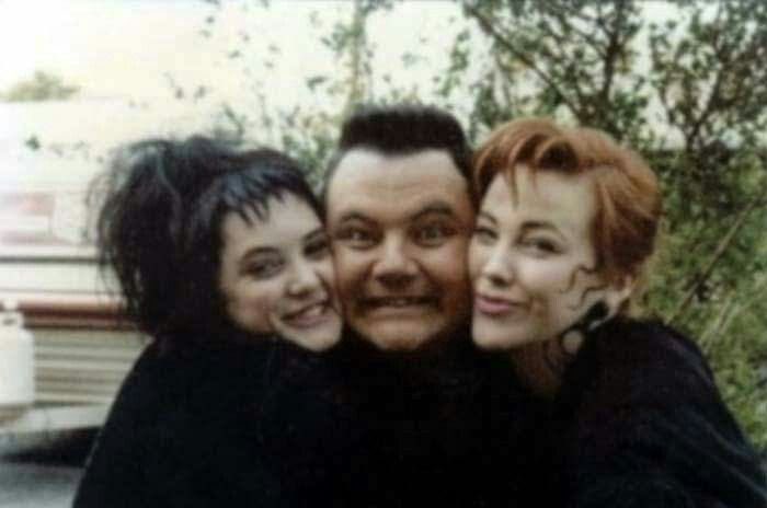 friendsbuffays's tweet image. Behind the scenes of Beetlejuice (1988)