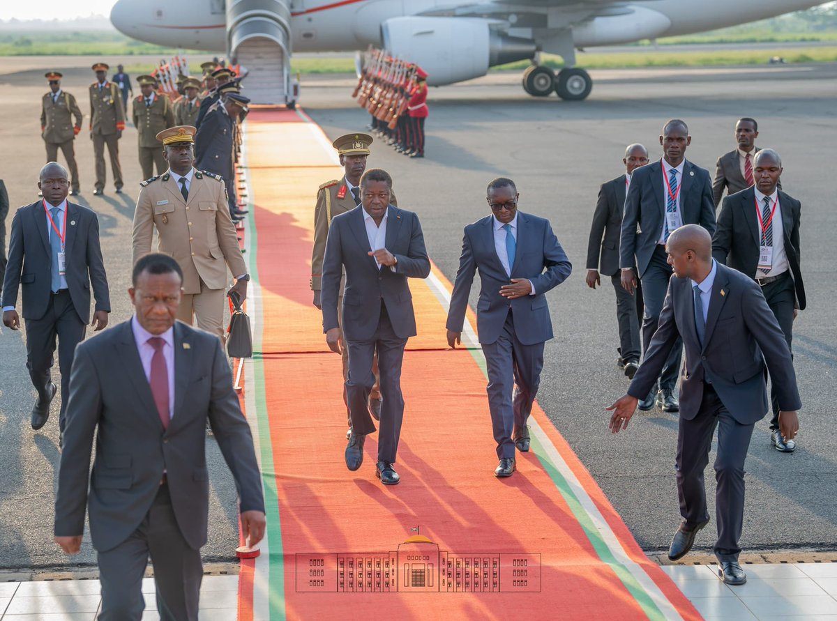 Le Président du Conseil de la République Togolaise et Médiateur de <a href="/_AfricanUnion/">African Union</a>, SE Faure Essozimna Gnassingbé est en visite au #Burundi, ce 30/1/2026.
A l'aéroport international Melchior Ndadaye, il a été accueilli par le Ministre en charge des Affaires Etrangères <a href="/Edbiziman/">Edouard Bizimana</a>
