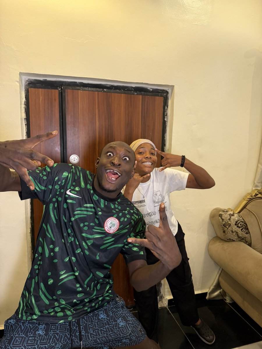 I don see my sister o😂