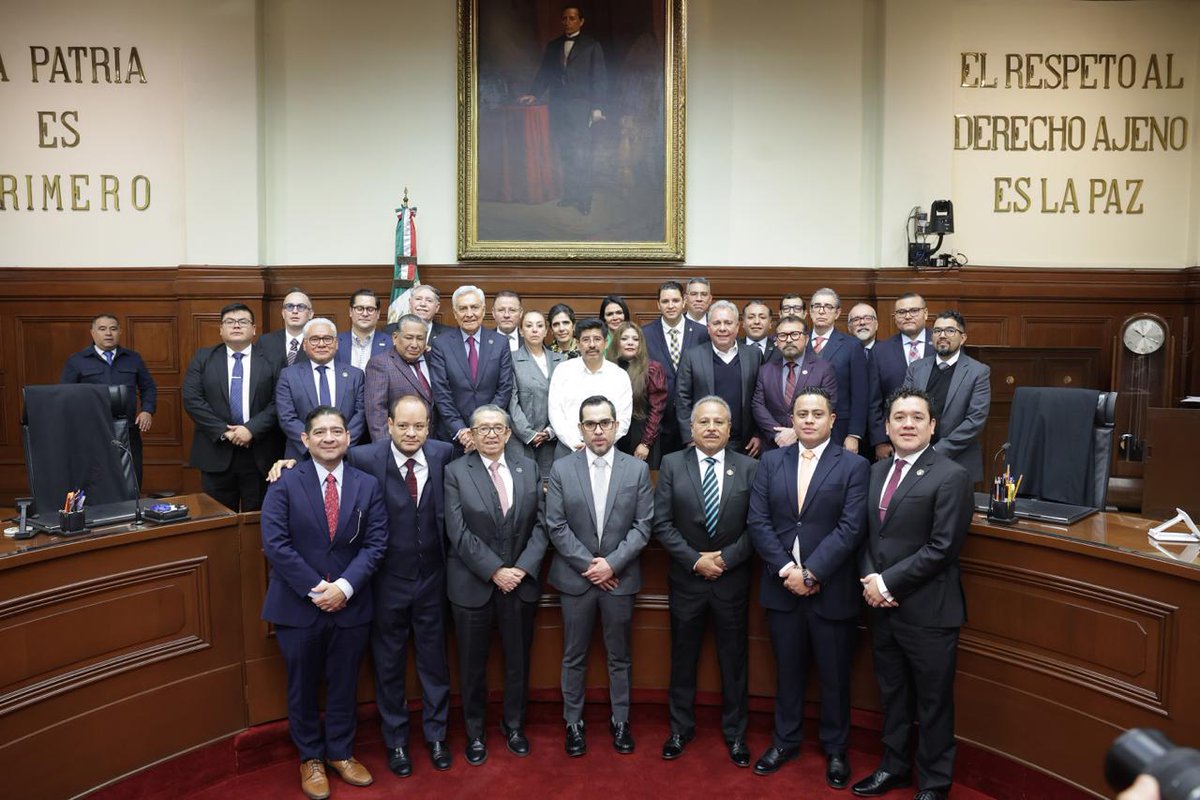 FSTSEmx's tweet image. En la sede de la @SCJN, el Lic. @GarciaAyalaM Presidente de la #FSTSE, reafirmó el compromiso con la defensa de los trabajadores al servicio del Estado (Apartado B). ⚖️🇲🇽  

Durante este diálogo estratégico, se destacó:

🔹 El fortalecimiento del marco constitucional y legal.

🔹…