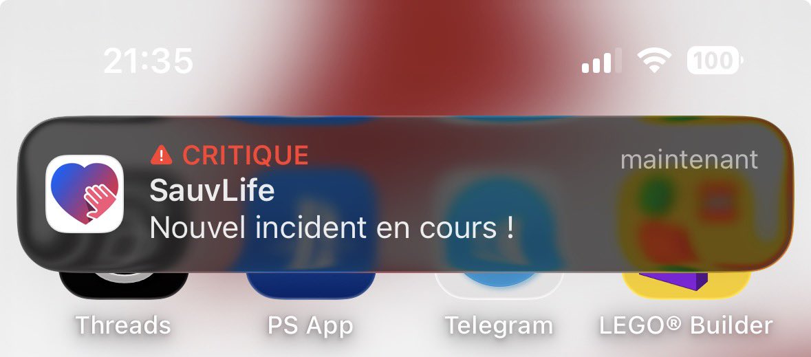 S54vngn's tweet photo. Les nouvelles notifications #SauvLife sont percutante avec une musique stressante et une voix qui indique l’alerte. https://t.co/LR5IpoU12t
