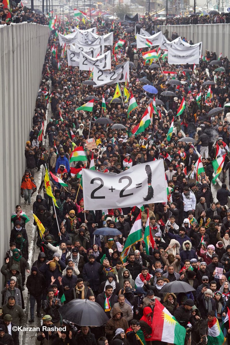 dawod44301's tweet photo. @bbcpersian ترس تورکیە از سرنگونی رژیم آخوندی ایران نیست  برای اینکە تورکیە و عثمانی 700 سال با ایران صفوی و قاجار و افشار و قبل آن هم در جنگ بودند و امروز هم 2 کشور کج دار و مریض دشمن همدیگرند
تورکیە از این نقشە ترس دارد و از آزاد شدن انرژی 15میلون کورد از ایلام تا ماکو جغرافیا کوردستان https://t.co/A0UlZDizBq