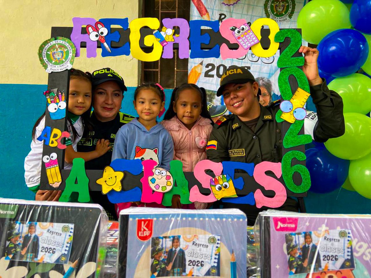 HuilaPolicia's tweet photo. En #Timaná, la Policía de Infancia y Adolescencia, en articulación con la Estación de Policía y la Dirección Local de Salud, acompañó el regreso a clases de los niños, niñas y adolescentes de la I.E. El Tejar, promoviendo entornos seguros y protectores.

@ProteccionPonal https://t.co/mhqnC8jxpH