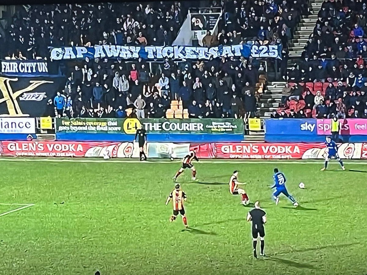 GillianMacMSP's tweet image. ST JOHNSTONE AND PATRICK THISTLE FANS BACK CAMPAIGN FOR A CAP ON TICKET PRICES!⚽️ 

Both sets of supporters display banners in the 25th minute of the match demanding away ticket prices to be capped at £25.

Football should not be a luxury that only a few can afford!
