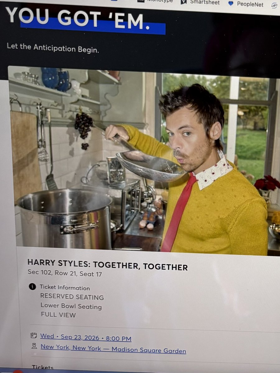 harryssequins's tweet photo. WAR IS OVER!!!!! i never want to see this phot again.

for reference:
9/9 bridge for $94, general sale
9/23 lower bowl for $368, general sale
9/26 lower bowl for $368, general sale
10/3 upper bowl for $130 each, friend bought during artist presale https://t.co/j9YGvCrkoj