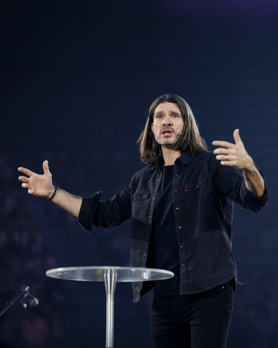 LibertyU's tweet image. Joey Odom challenged Liberty students to reclaim presence in a distracted world by inspiring us to put down our phones and lift up what matters most. Thank you, Joey Odom, for joining us today for #LUConvo!