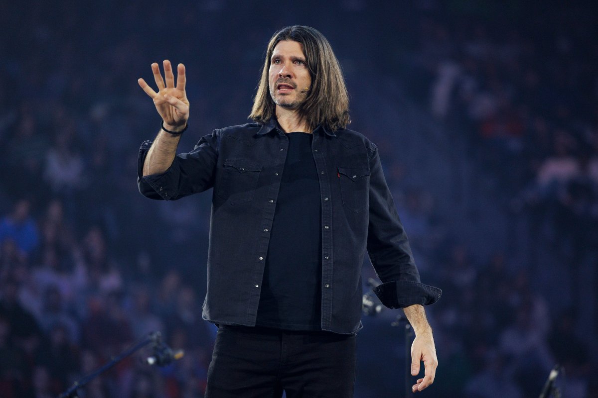 LibertyU's tweet image. Joey Odom challenged Liberty students to reclaim presence in a distracted world by inspiring us to put down our phones and lift up what matters most. Thank you, Joey Odom, for joining us today for #LUConvo!