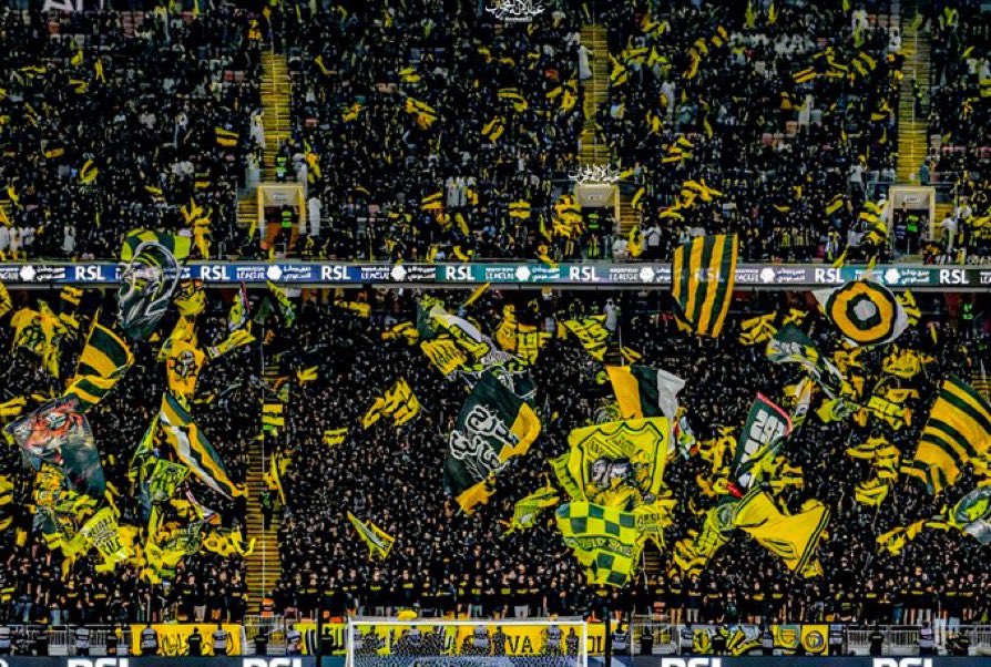 نحن المدرج الشمالي، من وقف مع #الاتحاد في عثراته قبل أفراحه، ونحن صوت القرار الذي صنع تاريخًا كُتب بالذهب.

الحضور بعد غدٍ الأحد ليس بحثًا عن فوزٍ وثلاث نقاط فقط،
بل لإيصال رسالة واضحة:
هذا النادي له ظهرٌ قوي يستند عليه،
وجمهورٌ عظيم لا يتخلى عنه في أصعب الظروف.
#الاتحاد_النجمة