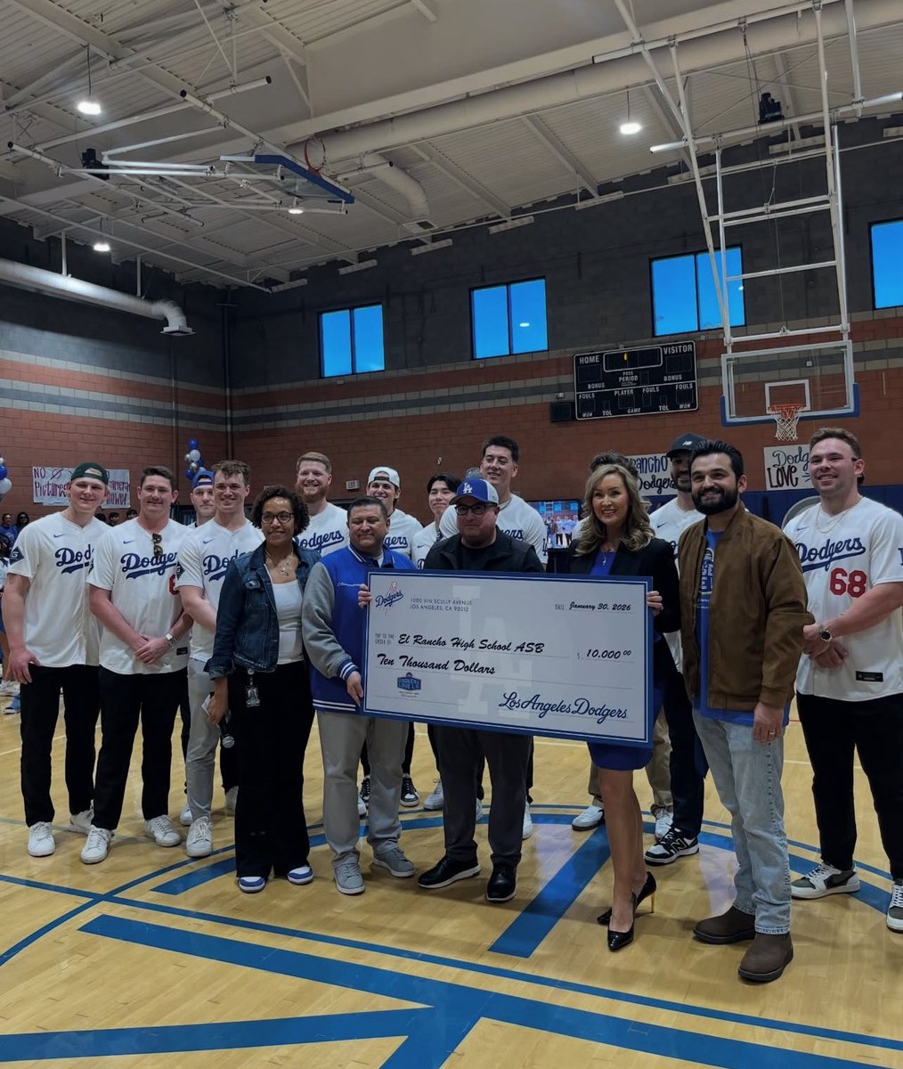 Adrian Medrano tweet media