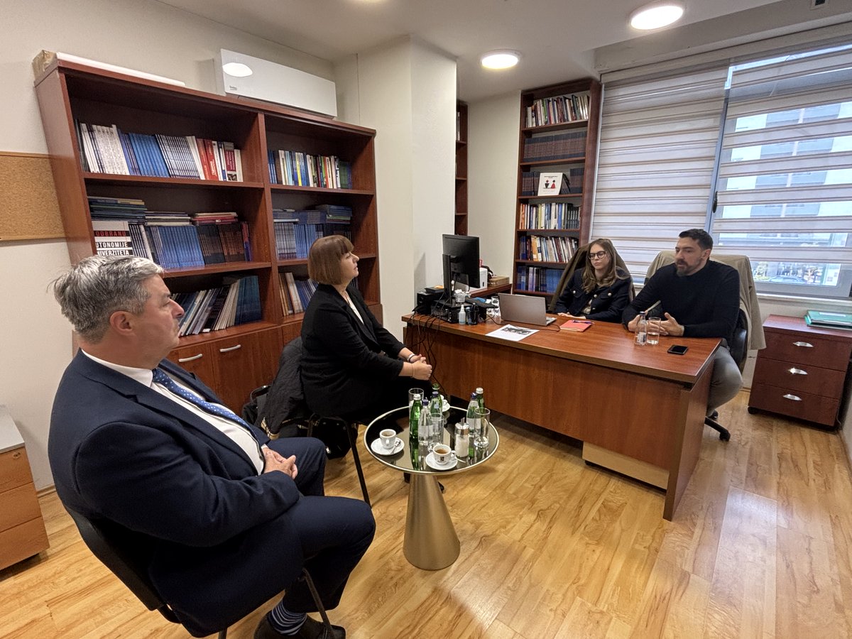 DiplomatieParl's tweet photo. #CAPF a visité l’Institut français, le Centre d’employabilité francophone de l’Université du Monténégro et le Centre for Monitoring and Research @CeMI_ME, une ONG monténégrine qui mène un projet soutenu par le Canada visant à augmenter la participation des femmes en politique https://t.co/DpAOqqrrql