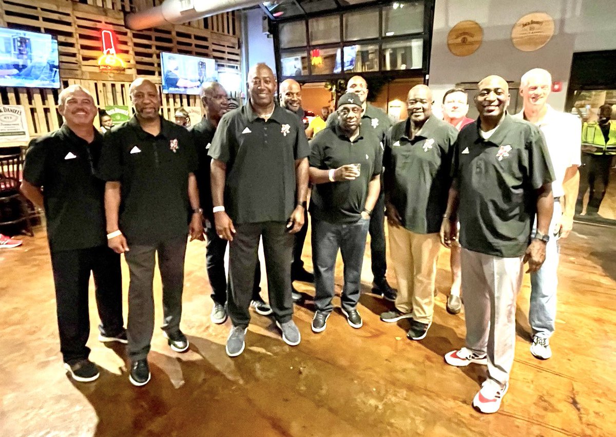 RobbieValentine's tweet image. 1986 NCAA CHAMPS ! Our 40th championship basketball reunion this weekend !  We’ll see you at the game !