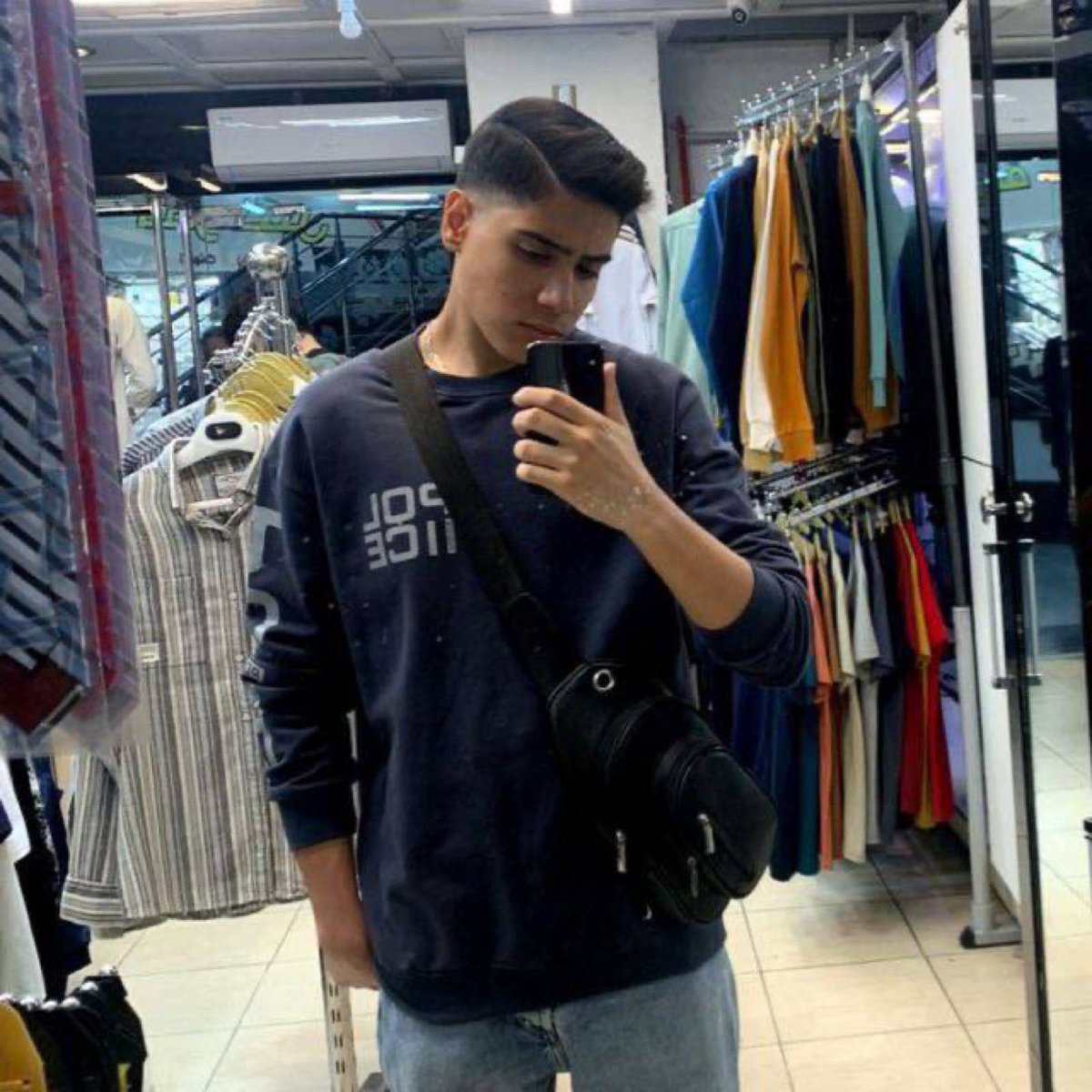 محمدرضا فقط و فقط ۱۸ سالشه و مشهد زندگی می‌کنه. ۸ بهمن با یورش به خونشون به شکل رعب آوری بازداشت میشه. 
صدای این بچه باشیم و نذاریم نامش گمنام باشه. 
#محمدرضا_برادران