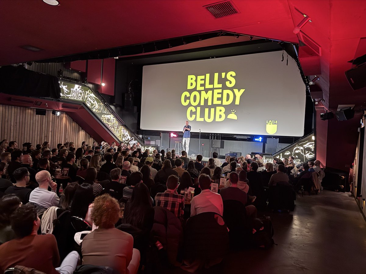 Weer een volle bak bij dé comedyclub van #Eindhoven  <a href="/labmineen/">LAB -1</a>