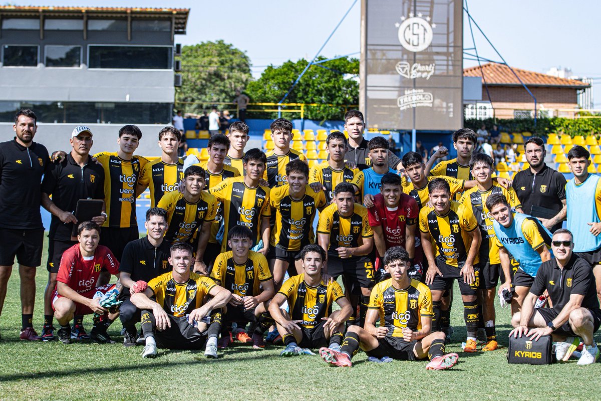 📸 La foto post triunfo de la Reserva 👏🏻