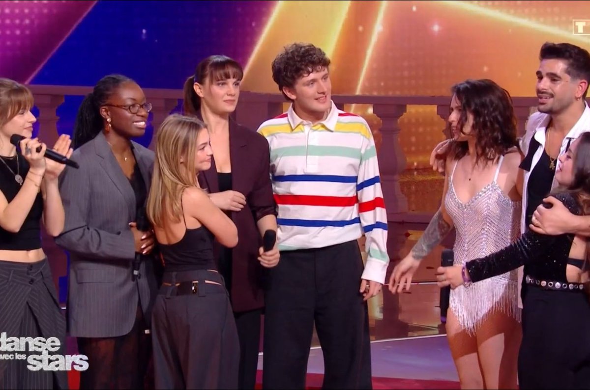 Ycart_Siolurg's tweet photo. L'année prochaine il sera sur le parquet pour tout prendre. Il venait juste faire le tour du propriétaire. 
#StarAcademy #StarAcademyLive #StarAcademyLeLive #DALS https://t.co/I6gx7mwzsI