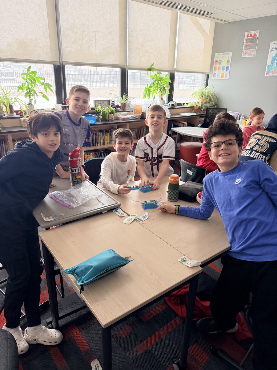 HaileyHartford's tweet photo. We are lighting up our classroom by making circuits!💡 #sd113a #centralcards https://t.co/MLx5BGYS3N