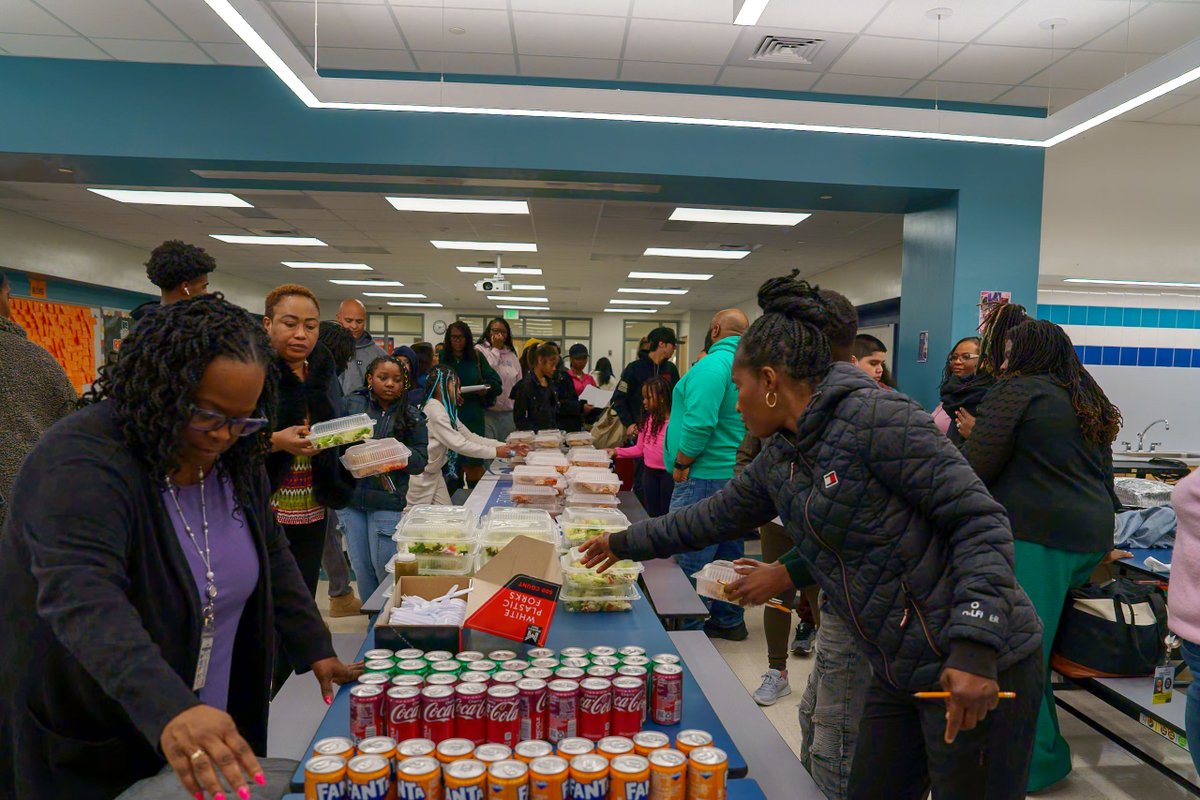Family Financial Empowerment Night showed the power of community. 💙

Students &amp; families gained financial tools, enjoyed great food &amp; connected with partners like Spectra Credit Union, MD Dept. of Labor &amp; MedStar Health.

#FinancialLiteracy #CommunityImpact #JamaurLawFoundation