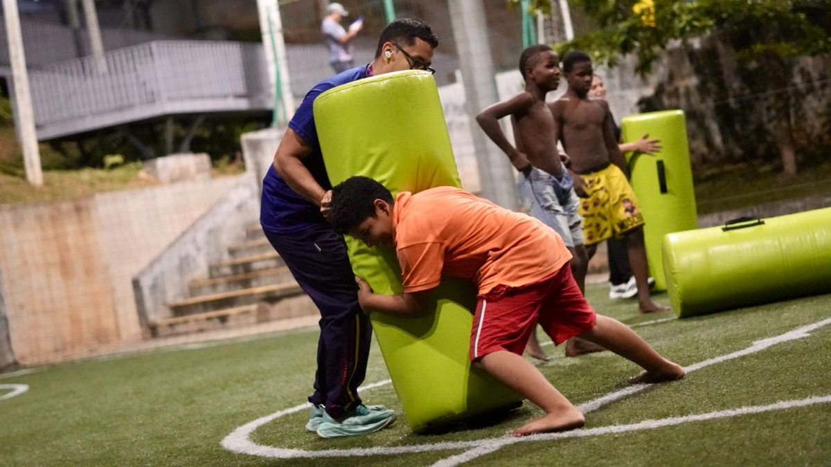 🤝 Respeto, disciplina y trabajo en equipo 🏉

🤗 El rugby se integra a la oferta deportiva gratuita de Cali como un proceso de formación deportiva que promueve convivencia, autocontrol y liderazgo positivo en los territorios. #AsíRecuperamosCali 🧒

📰: bit.ly/4amxsel