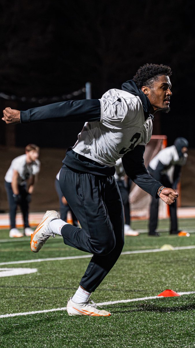 MercerFootball's tweet photo. 𝐛𝐞 𝐄𝐋𝐈𝐓𝐄 👊

#ATTACK https://t.co/ynvcb0Ufih