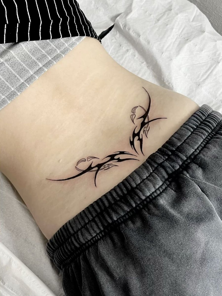Sizlerde ücretsiz dövme yaptırmak isterseniz dm den bana ulaşabilirsiniz. Yada tlf dan whatsapp 0535 488 20 33 umut. Not sadece bayanlar ve çiftler lütfen. #akcaytattoo #edremittattoo #akcaydövme #ucretsizdovme #ücretsizdövme #ücretsiztattoo