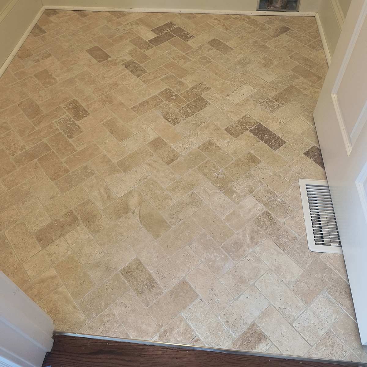 SolidStateTile's tweet photo. Before ➡️ After
This laundry room went from dated square tile to a clean herringbone pattern, and it completely changed the feel of the space.

Same room. Way more character.

Small upgrade, big payoff. https://t.co/AHRrjr3Jh7