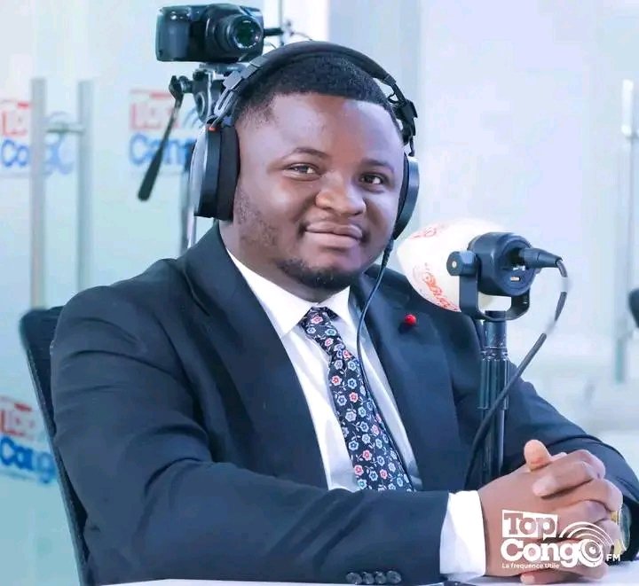 Brejnev_LOMEK's tweet photo. #TopCongo
⛔Si vous êtes invité à l’émission "Le Débat " de Top Congo FM, venez armé de cohérence analytique, d’objectivité, de rationalité et de faits vérifiables.
À ces conditions, vous vous en sortirez indemne, et même les auditeurs vous applaudiront.
En revanche, si vous débarquez avec de l’incohérence, du fanatisme et les travers habituels de la classe politique congolaise, vous aurez en face de vous quatre journalistes aguerris, qui font la fierté de la presse congolaise libre, et l’épreuve sera sans pitié.