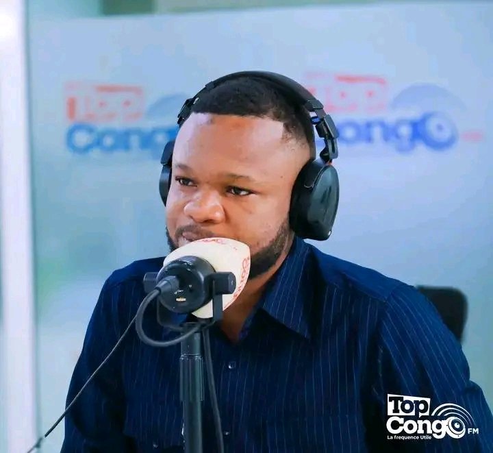Brejnev_LOMEK's tweet photo. #TopCongo
⛔Si vous êtes invité à l’émission "Le Débat " de Top Congo FM, venez armé de cohérence analytique, d’objectivité, de rationalité et de faits vérifiables.
À ces conditions, vous vous en sortirez indemne, et même les auditeurs vous applaudiront.
En revanche, si vous débarquez avec de l’incohérence, du fanatisme et les travers habituels de la classe politique congolaise, vous aurez en face de vous quatre journalistes aguerris, qui font la fierté de la presse congolaise libre, et l’épreuve sera sans pitié.