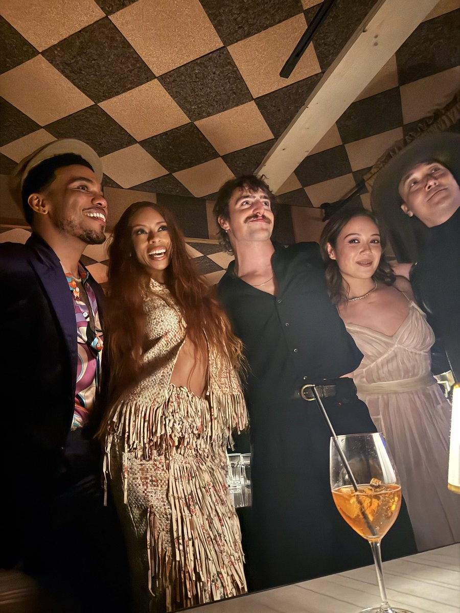 ravyn lenae tweet media