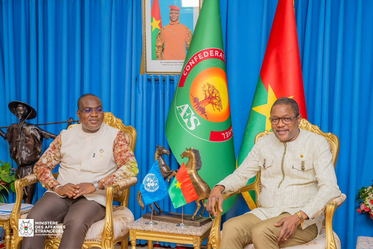 MauriceAz's tweet image. Honored to meet with H.E. @JeanMarieTraore, MoFA🇧🇫 . We reviewed our joint efforts and focused on aligning UN actions with national priorities, specifically through Flagships programs on food systems, humanitarian resilience, and stabilization within the AES framework. The UN…