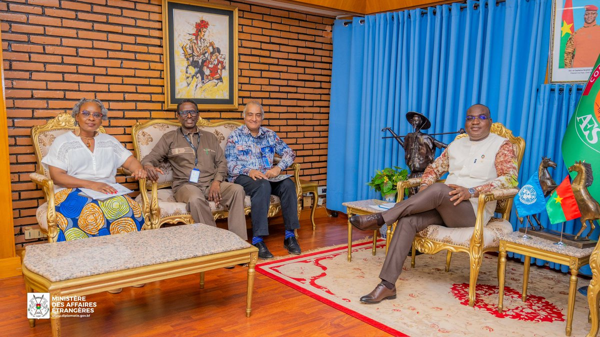 MauriceAz's tweet image. Honored to meet with H.E. @JeanMarieTraore, MoFA🇧🇫 . We reviewed our joint efforts and focused on aligning UN actions with national priorities, specifically through Flagships programs on food systems, humanitarian resilience, and stabilization within the AES framework. The UN…