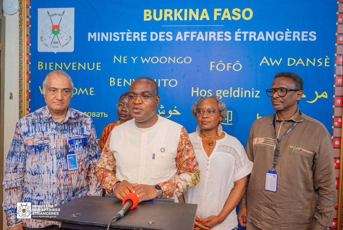 MauriceAz's tweet image. Honored to meet with H.E. @JeanMarieTraore, MoFA🇧🇫 . We reviewed our joint efforts and focused on aligning UN actions with national priorities, specifically through Flagships programs on food systems, humanitarian resilience, and stabilization within the AES framework. The UN…
