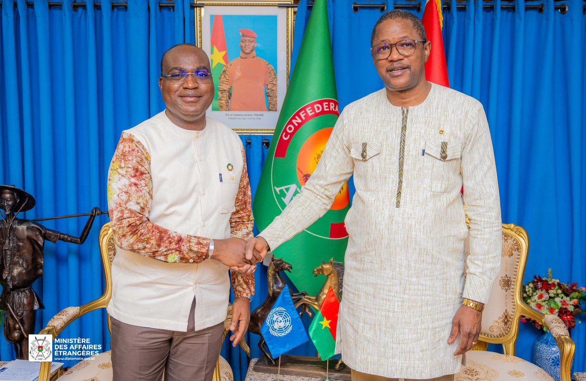 MauriceAz's tweet image. Honored to meet with H.E. @JeanMarieTraore, MoFA🇧🇫 . We reviewed our joint efforts and focused on aligning UN actions with national priorities, specifically through Flagships programs on food systems, humanitarian resilience, and stabilization within the AES framework. The UN…