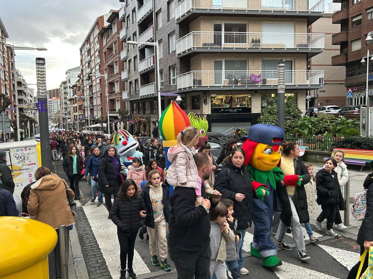 Euskal Eskola Publikoaren Aldeko Plataforma tweet media