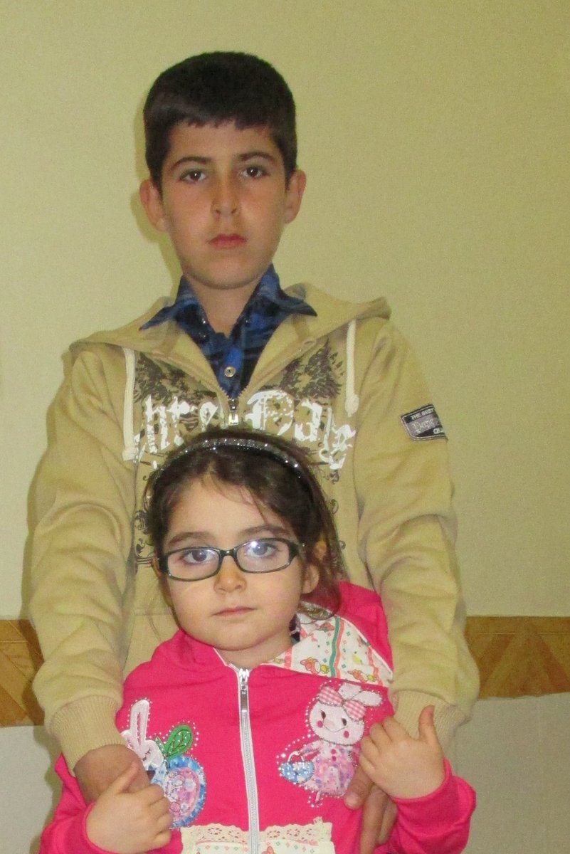 vegetableo_o's tweet image. من فقط برادرم رو به خاک نسپردم، من تمامی خاطراتم و لحظات خوبم و رویاها و آرزوهای خودم و برادرم و تمام خانواده‌م از بدو تولد امیر تا حالا رو به خاک سپردم.
علاوه بر امیر همه ی ما مردیم، اما فقط اون نفر به خاک سپرده شد.
و بترسید، چون خون مظلوم هیچ گاه گریبان ظالم رو رها نمی‌کنه!