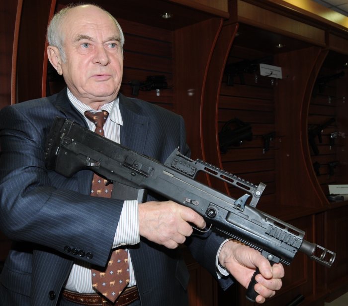 DocStrangelove2's tweet image. &amp;gt;ASH-12
&amp;gt;bullpup rifle
&amp;gt;with a carry handle
&amp;gt;chambered in 12.7mm

Why? Because fuck you, that’s why.